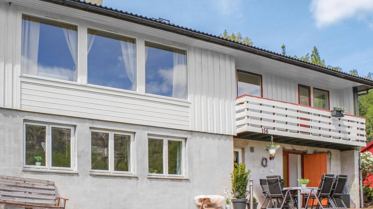 Lindas House | Gorgeous home in Vikanes with kitchen