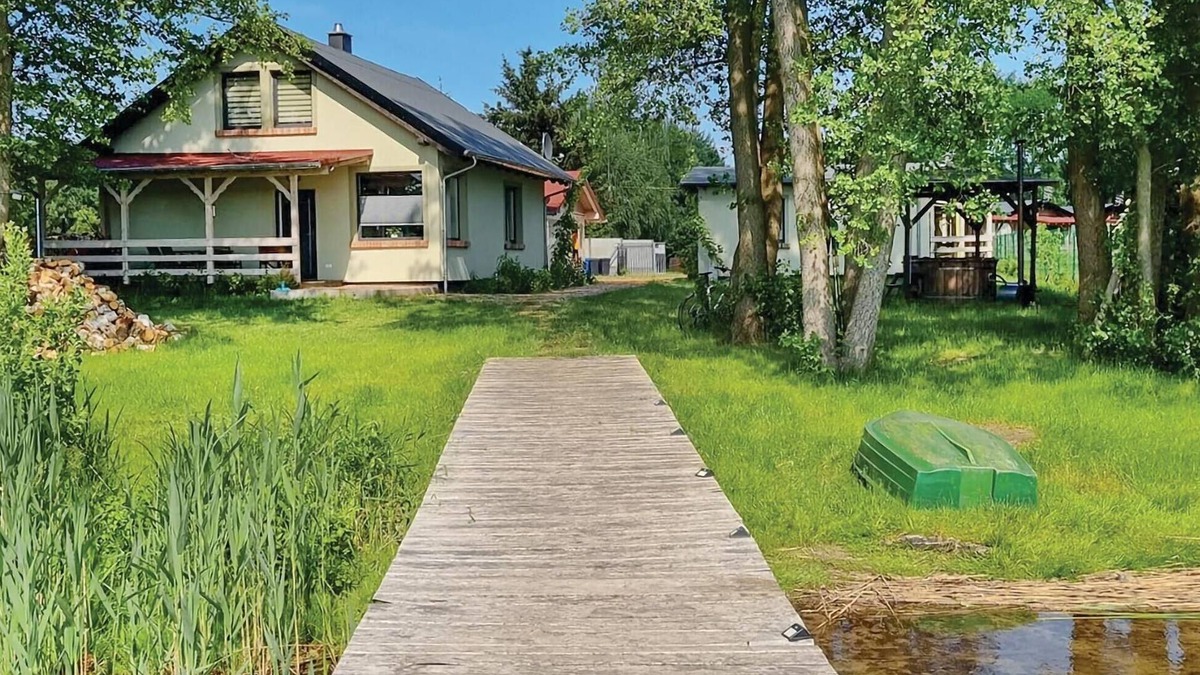 Wolsztyn House | Gorgeous home in Wilcze with WiFi