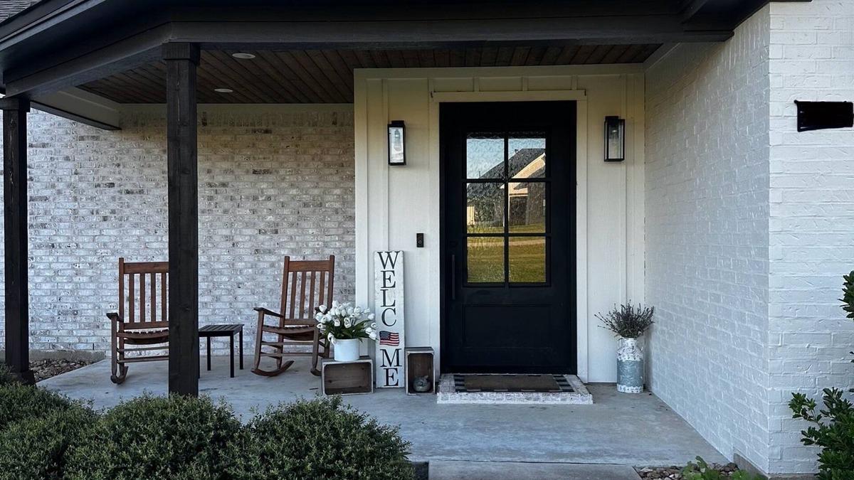 Bryan House | Gorgeous Home on 1 acre just outside the city