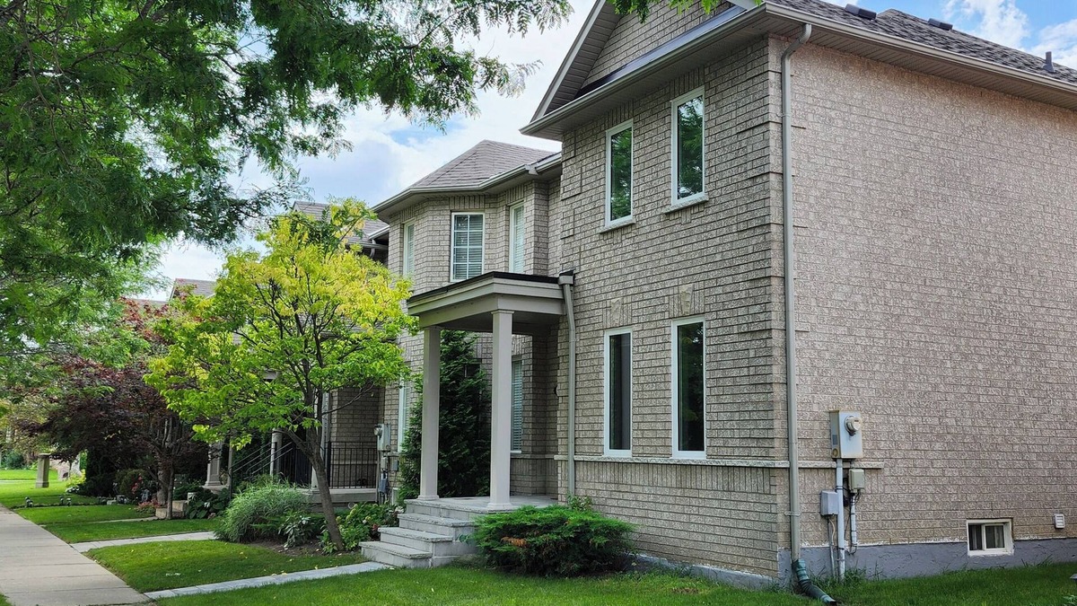 Elder Mills Bed & Breakfast | Gorgeous Home on Castle Park Blvd