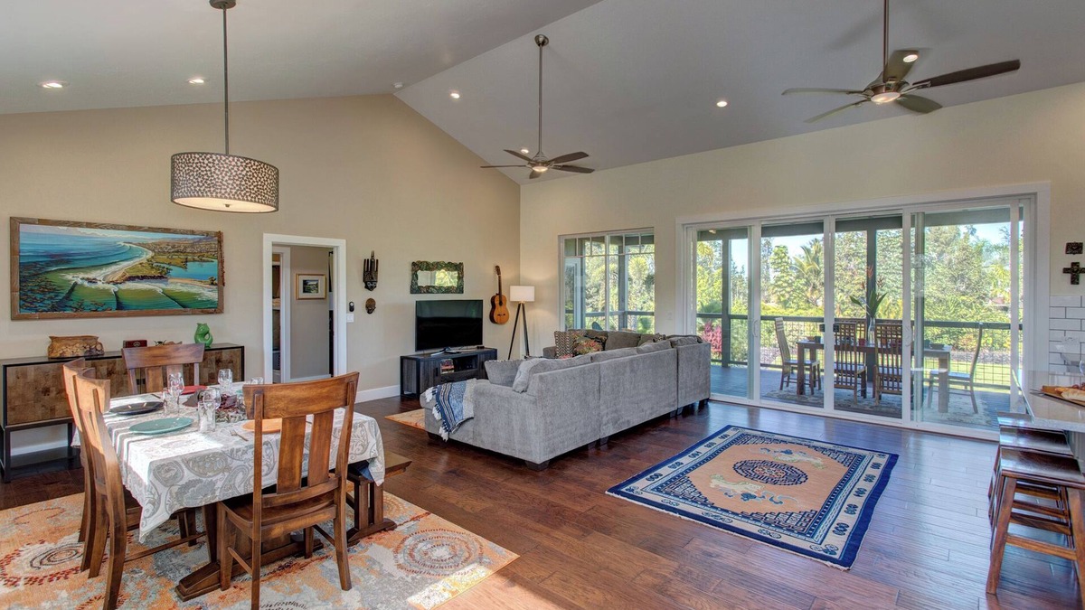Keaau House | Gorgeous Home on Landscaped Acre-2BR/2BA