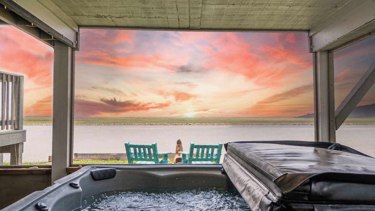 Cedar Lane House | Gorgeous Home on Sargent Beach & ICW! w/Screen Porch & Hot Tub