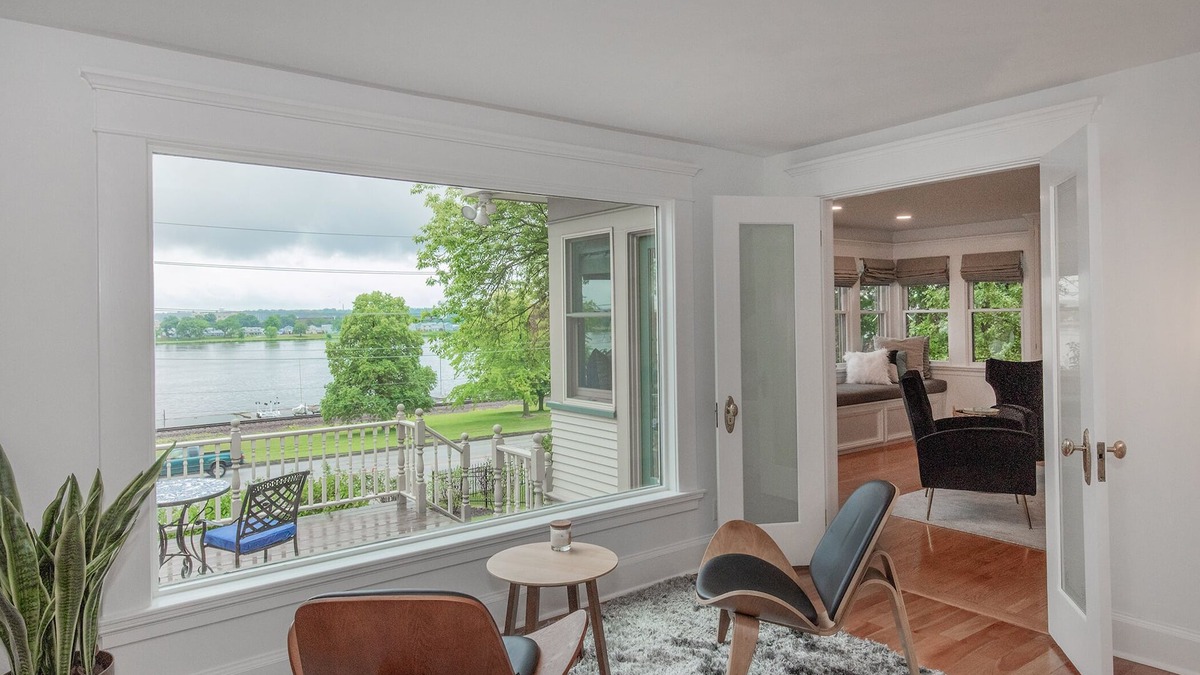 Davenport House | Gorgeous home on the Mississippi River with a great location to area attractions