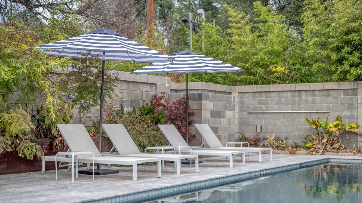 Old Enfield House | Gorgeous Home & Pool + Close to DT - Windsor Place