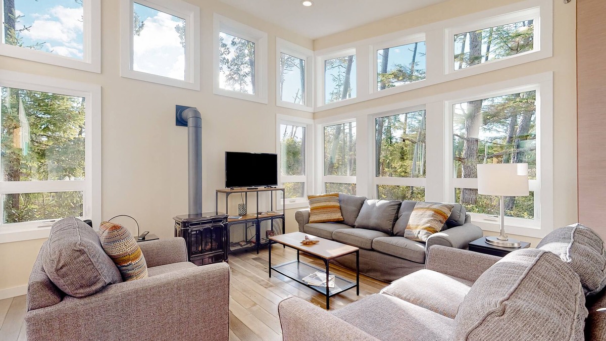 Nehalem House | Gorgeous home with a gas grill, kitchen, washer/dryer, patio, & gas fireplace