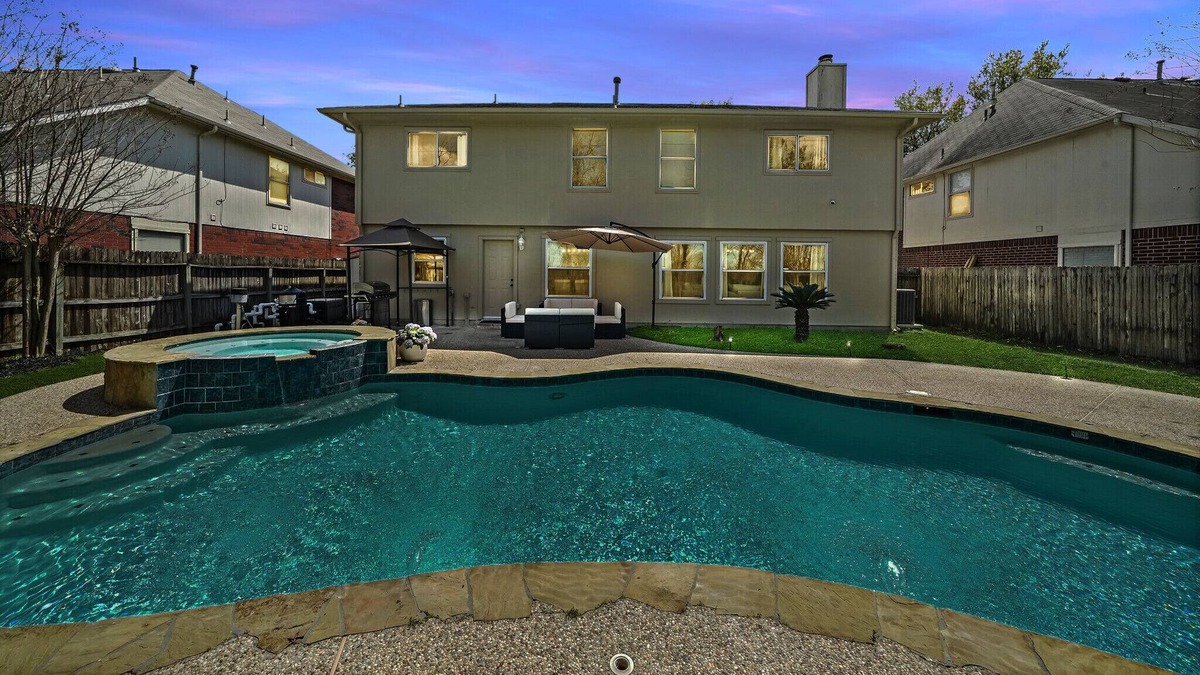 Barker House | Gorgeous Home with sparkling pool/ Spa & Pool Table!