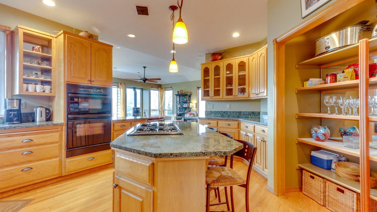 White Salmon House | Gorgeous home with private hot tub, Columbia River Gorge views & deck