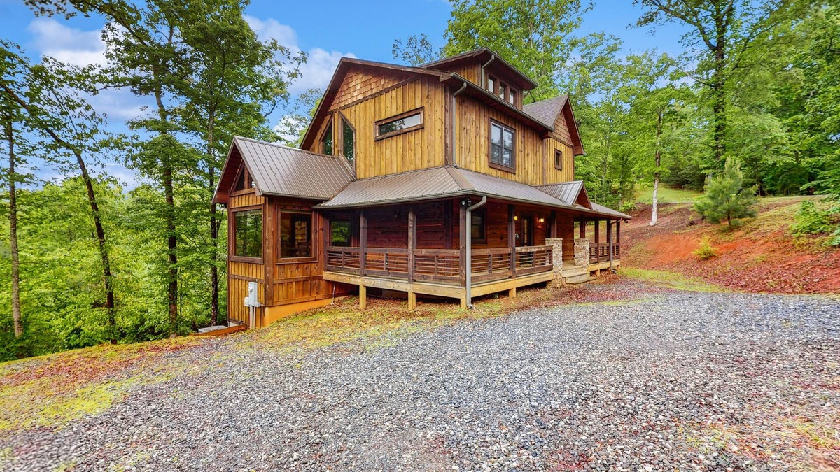 Blue Ridge Cabin | Gorgeous home with wraparound deck, private hot tub, and full bar