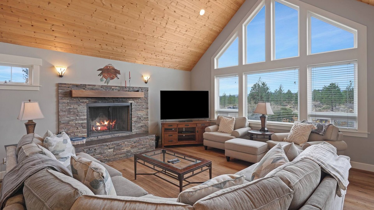 Westbrook Meadows House | Gorgeous! Hot Tub, Mountain Views, Road to Mt Bachelor!
