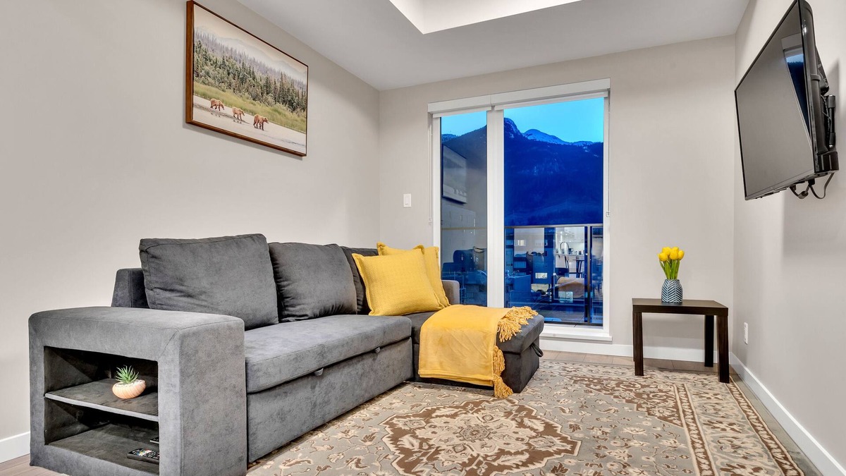 Squamish Apartment | Gorgeous hotel in a home with mountain views