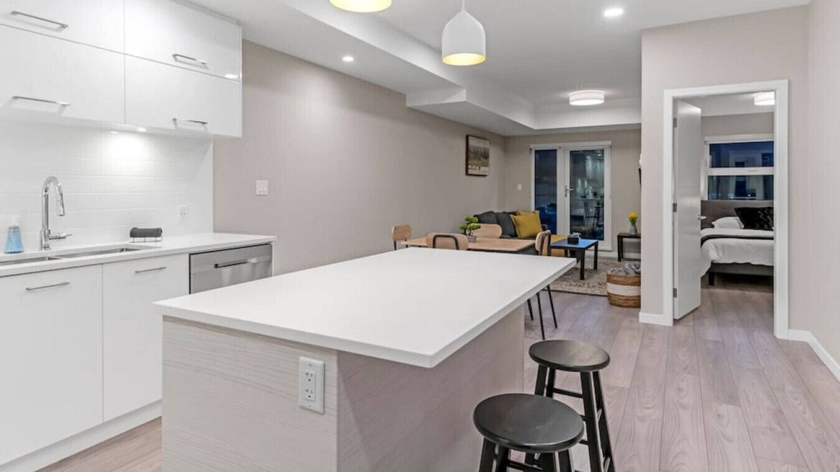 Downtown Squamish Apartment | Gorgeous Hotel in a Home With Mountain Views