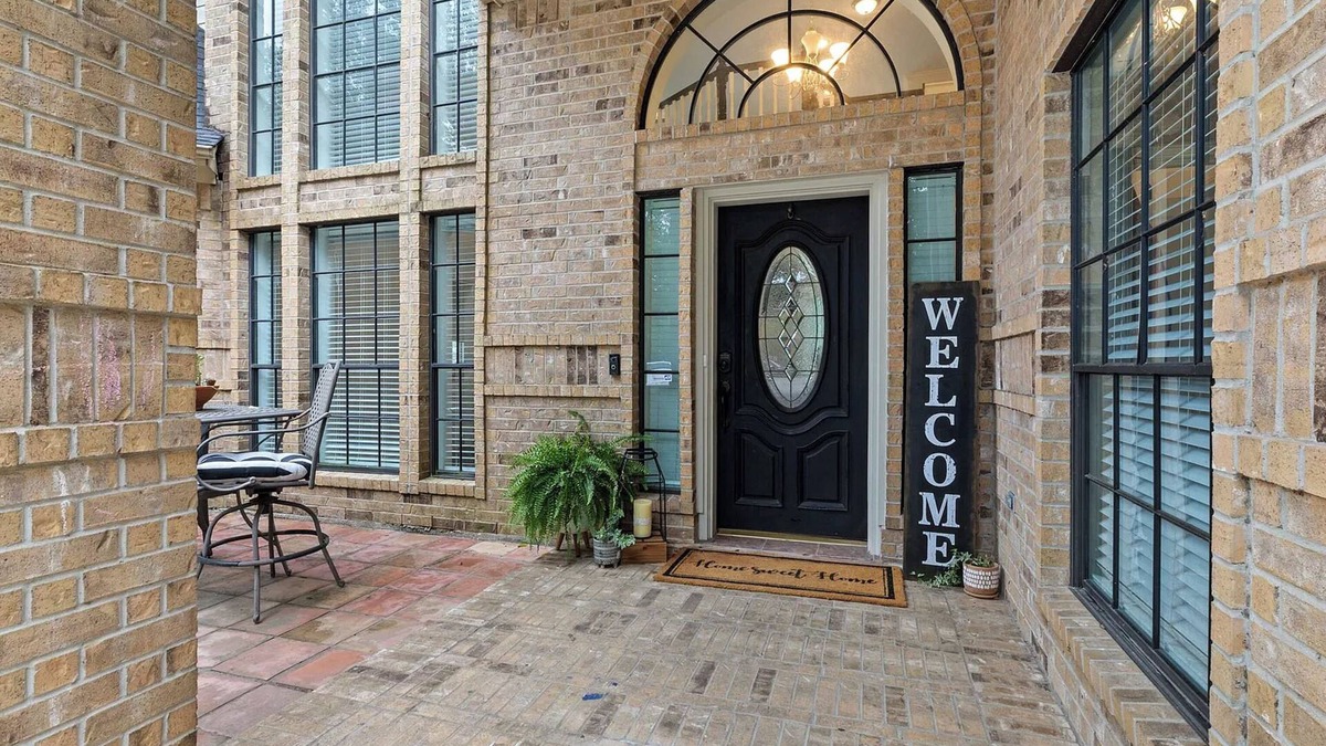 Atascocita House | Gorgeous House on Golf Course with AC, WiFi, High Ceilings, Big Windows