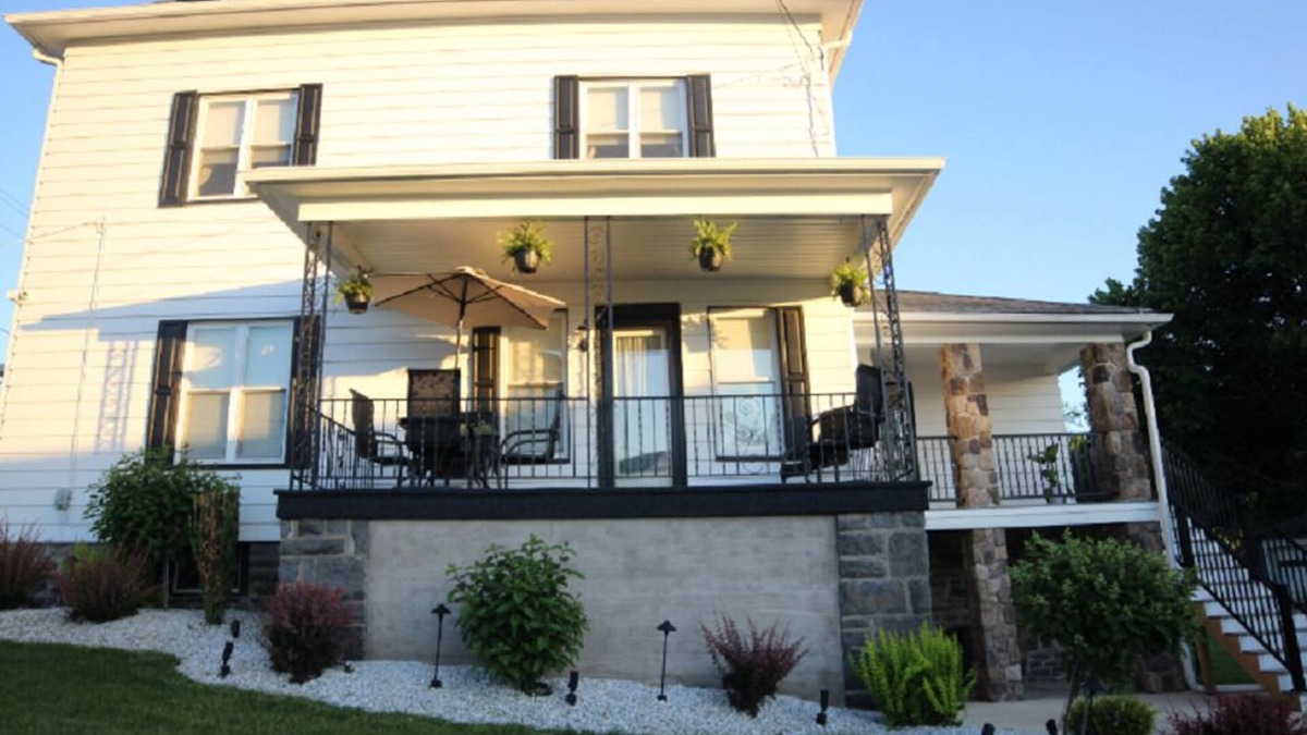 Dunmore House | Gorgeous Housing for Traveling Professionals