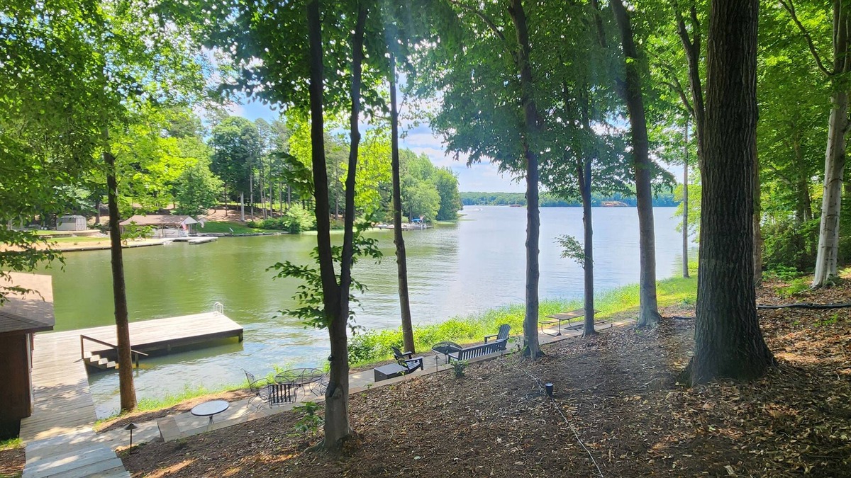 Mineral House | Gorgeous inside & out and VIEWS! New stone walkway to lake, fire pit & More!