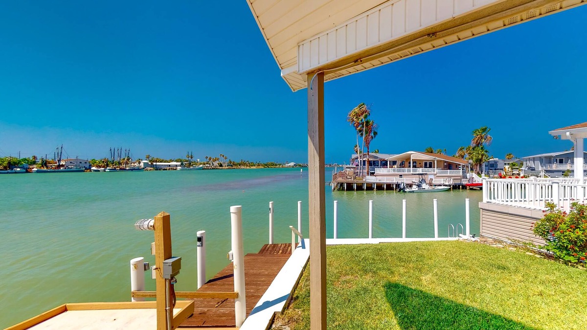 Port Isabel Cottage | Gorgeous Intercoastal waterfront home on channel w/shared pool, hot tub, & dock