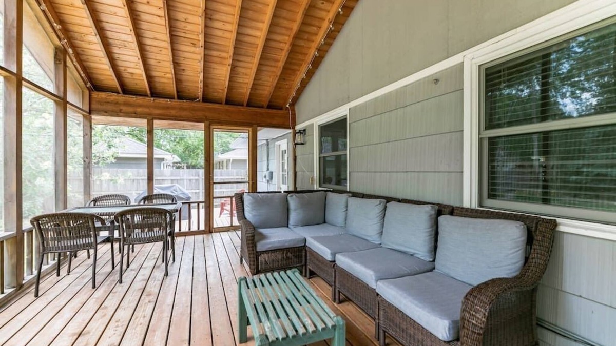Edina House | Gorgeous l 3 Season Porch l Dry Bar l Fireplace