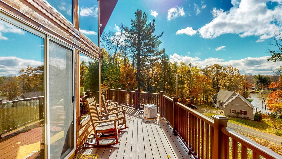 Hinsdale House | Gorgeous Lake Ashmere Home with Private Hot Tub & Lake Views, Screened Porch