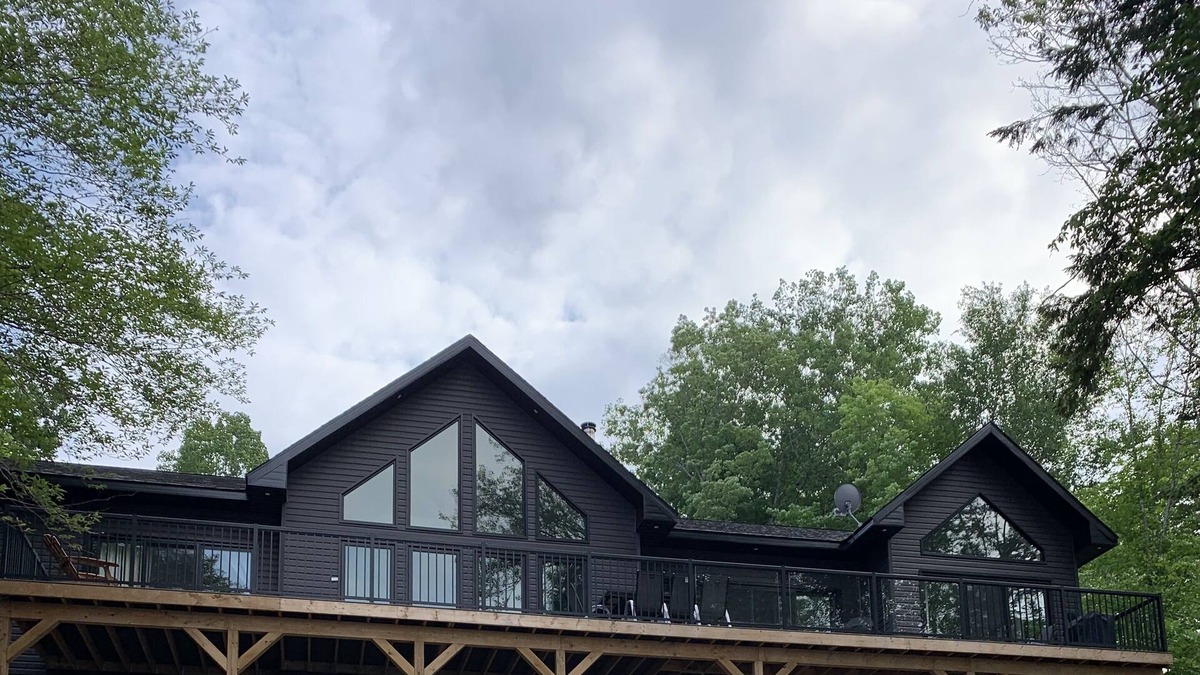 Dysart et al Cottage | Gorgeous lake front cottage