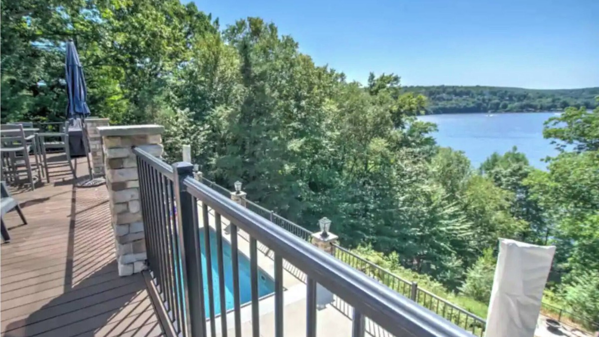 Greentown Ski Chalet | Gorgeous, Lake-Front Retreat at Lake Wallenpaupack! Perfect year-round!