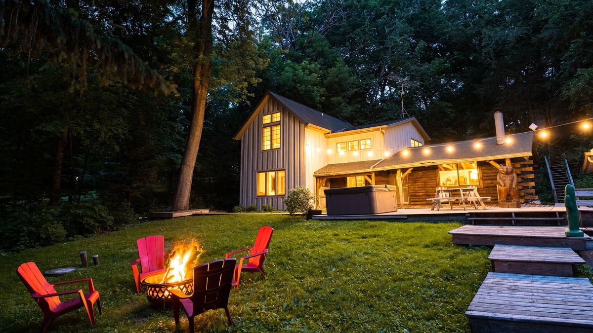 Markesan Cabin | Gorgeous Lake House on Little Green Lake