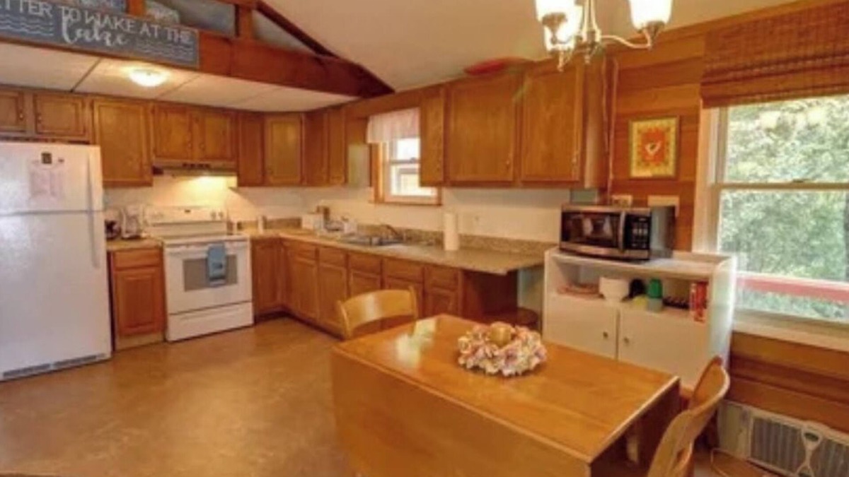 Town of Ledyard House | Gorgeous Lake House!