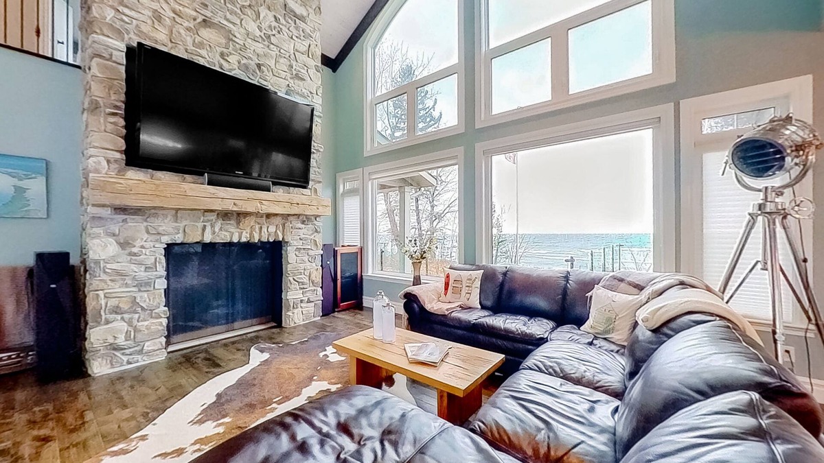 Port Elgin House | Gorgeous Lake Huron home with beach access, kayak, & fireplace - dog-friendly