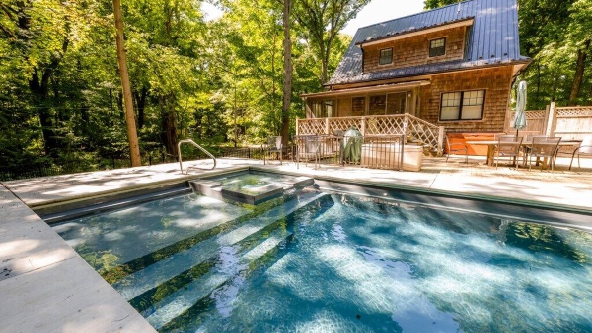 Harbert Cottage | Gorgeous Lake View Home with Private Pool and Hot Tub! Pool Open Late!