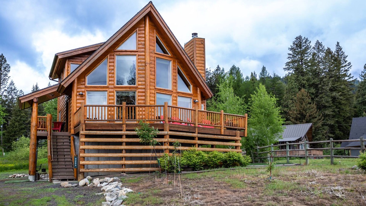 Tamarack Resort Cabin | Gorgeous Lake view log cabin near Tamarack ski resort