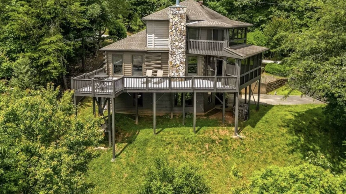 Ellijay Cabin | Gorgeous Lake View Log Cabin with Hot Tub!