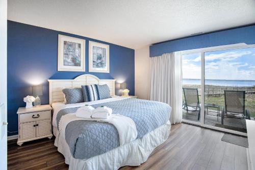 Acme Apartment | Gorgeous Lake View Deluxe Condo at The Shores