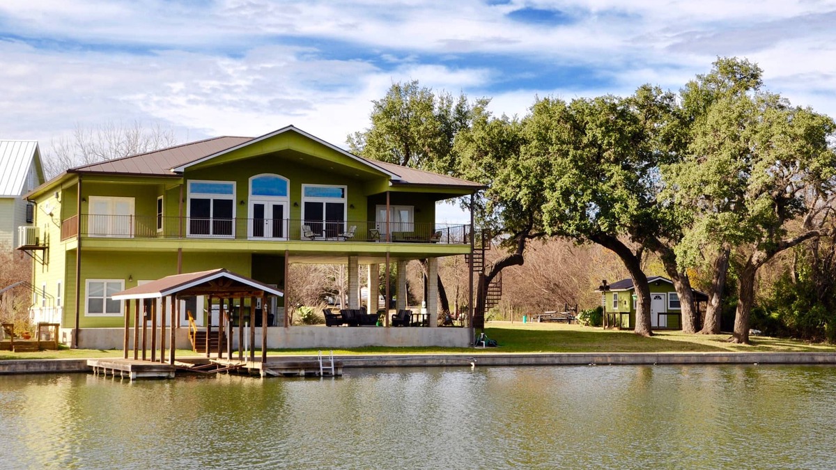 Kingsland House | Gorgeous Lake Views, Huge Covered Patios, Waterfront on Quiet Cove, Boat Lift