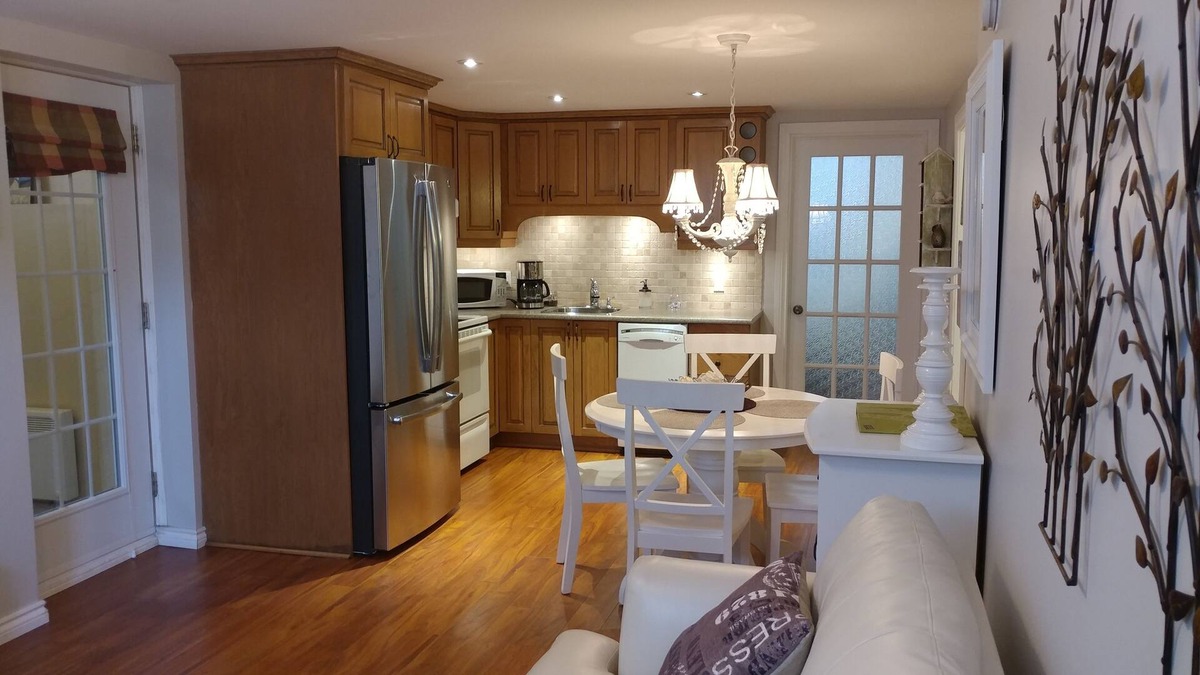 Oka Apartment | Gorgeous Lakefront 1 Bedroom Country House appartement Near Montreal