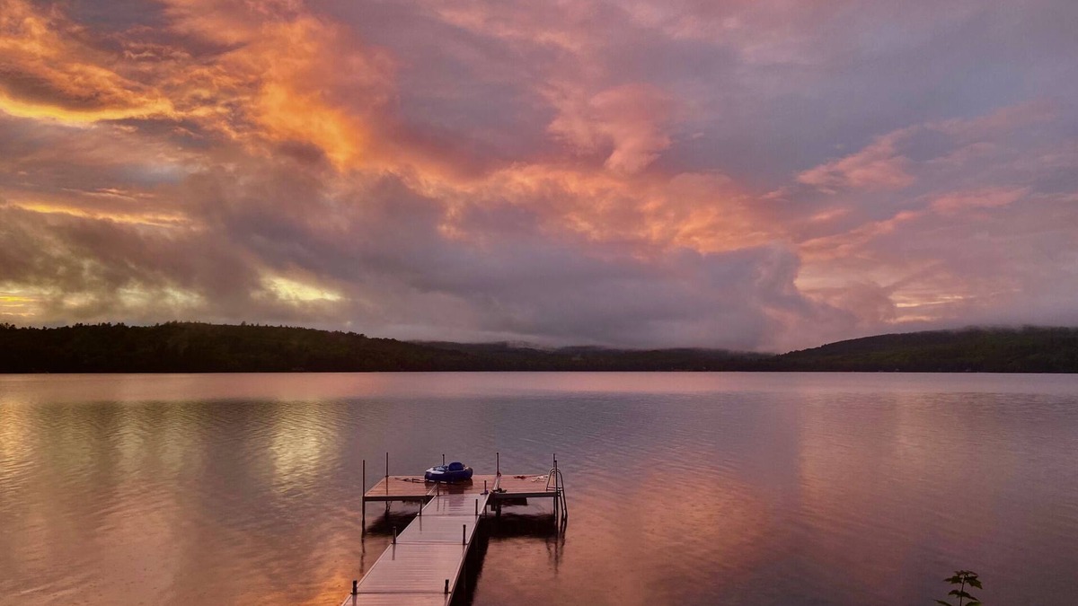 Embden House | Gorgeous lakefront cottage with beautiful sunset views!