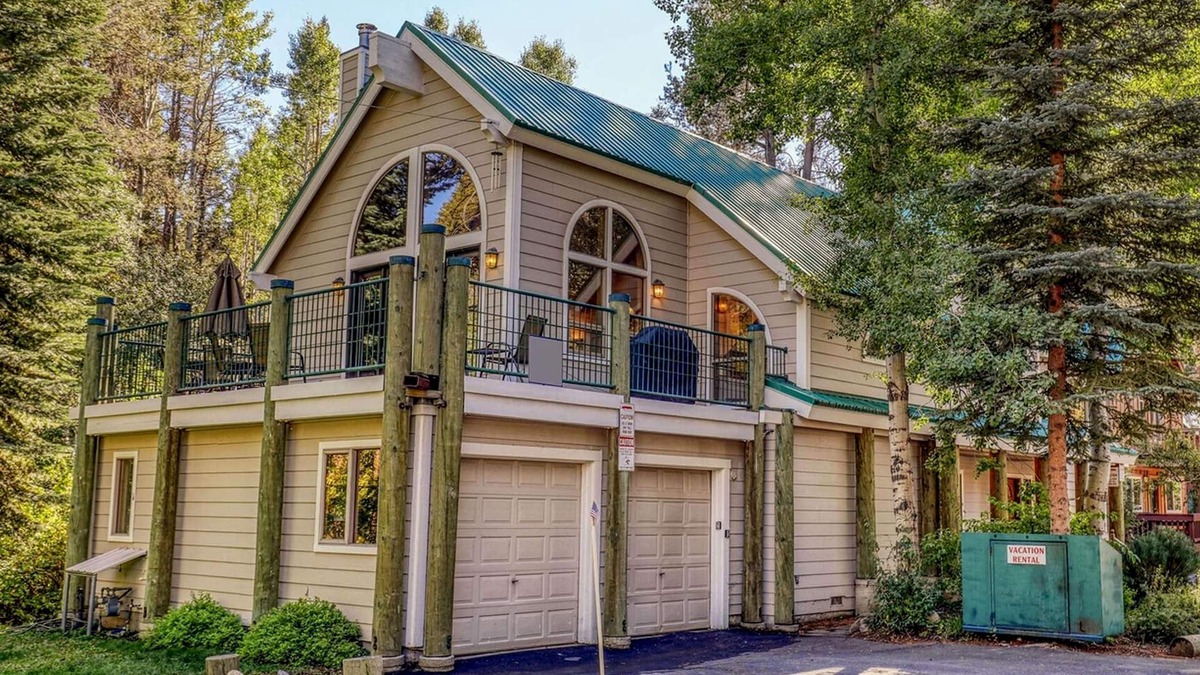Donner Lake Woods House | Gorgeous lakefront escape with fireplace, close to skiing