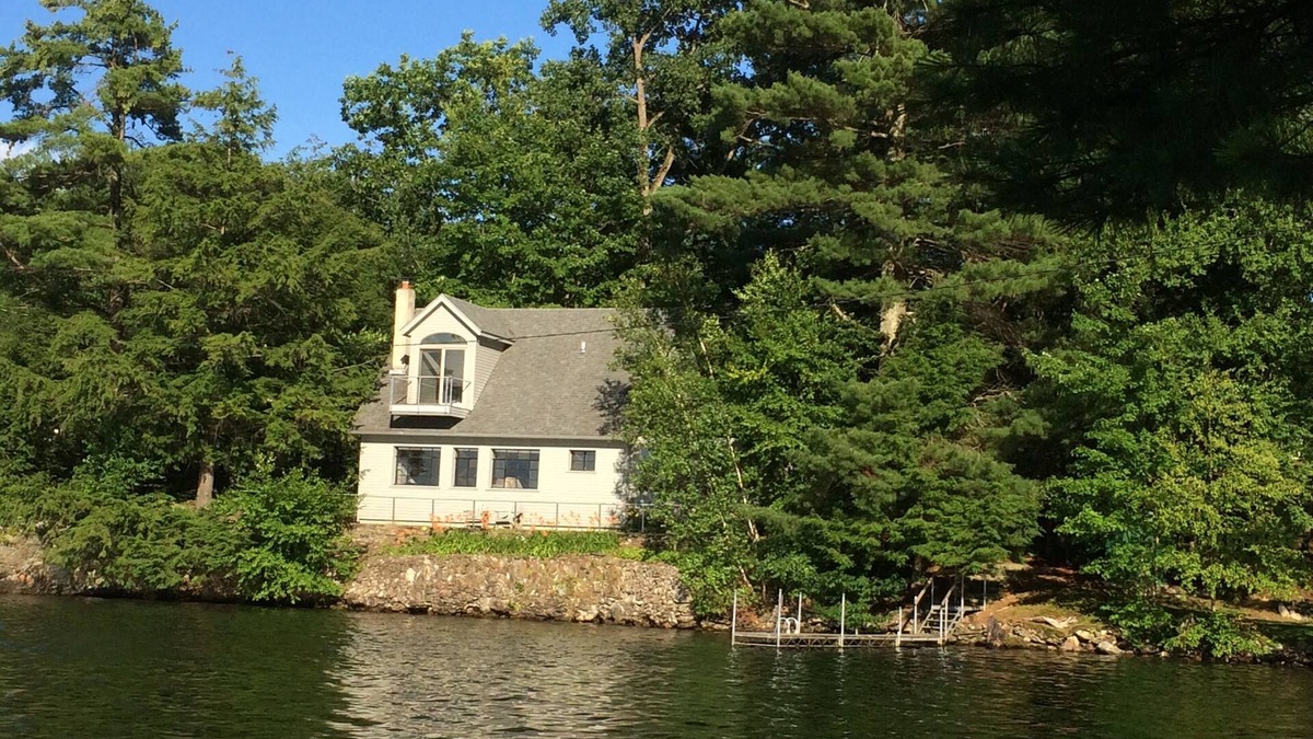 Hinesburg House | Gorgeous lakefront home close to Burlington!