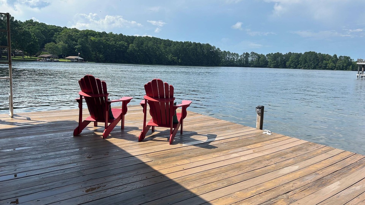 Myrick Estates House | Gorgeous Lakefront House with Natural Sandy Beach - 6 Bedroom 3 Bath