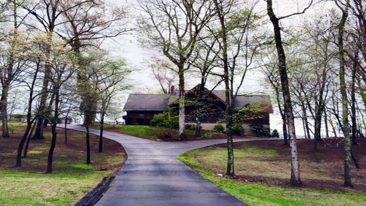 Harriman House | Gorgeous Lakefront Log Home w/Pool & Boat Dock on 3 Fenced Acres! Dogs Welcomed