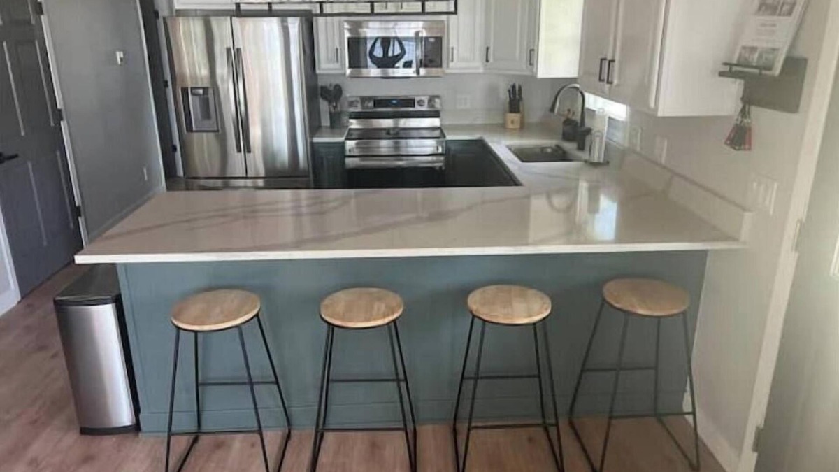 Horicon House | Gorgeous Lakefront Retreat with Waterside Bar Area