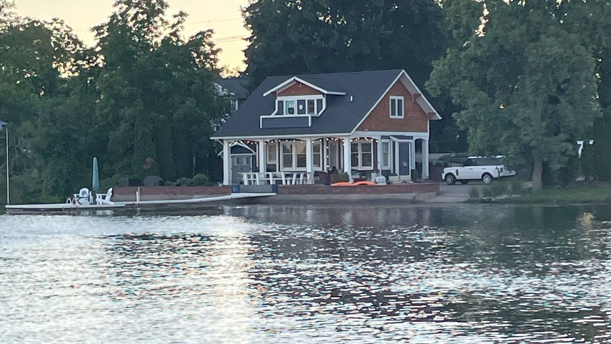 Whitmore Lake Cottage | Gorgeous Lakeside Retreat Minutes from Ann Arbor
