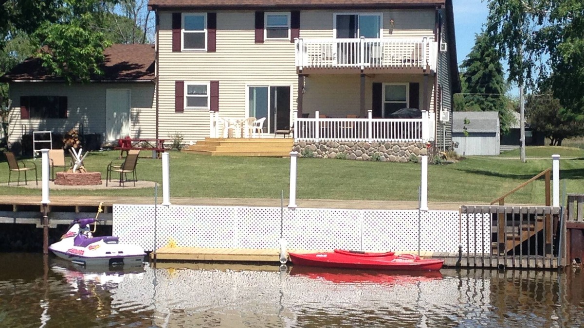 Au Gres House | Gorgeous Lakeside Vacation Home For Water Sports, Fishing, Boating and Hiking.