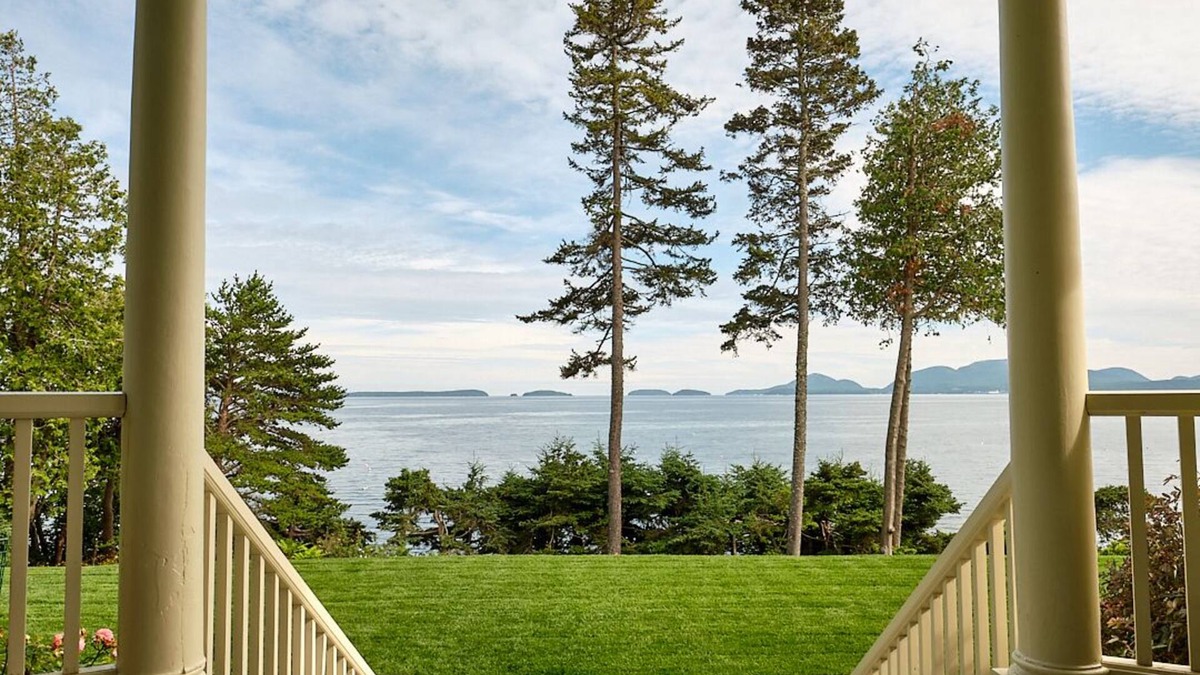 Hancock Point House | GORGEOUS LARGE HOME on OCEAN close to ACADIA NATL PARK and SCHOODIC
