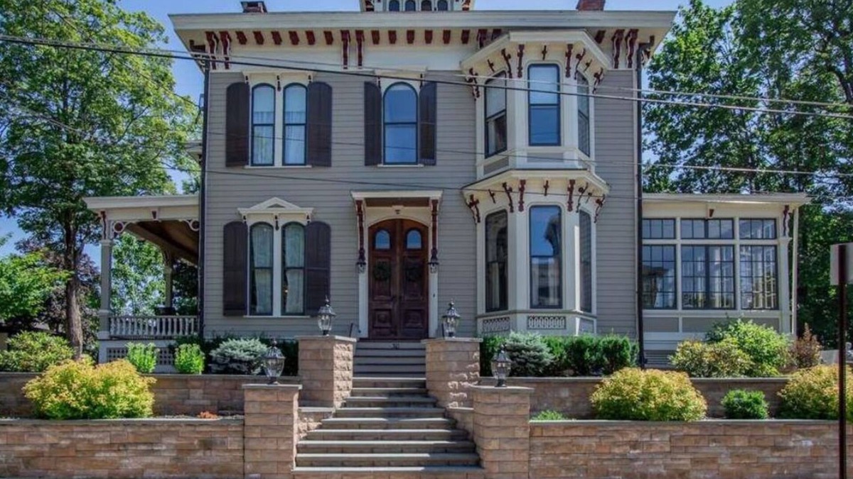 Ballston Spa House | Gorgeous, large Victorian in downtown Ballston Spa - 6 BRs, sleeps 11