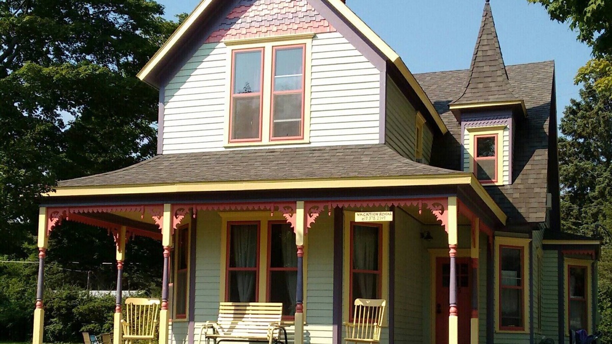 Elberta House | Gorgeous Large Victorian House In Elberta/Frankfort Area