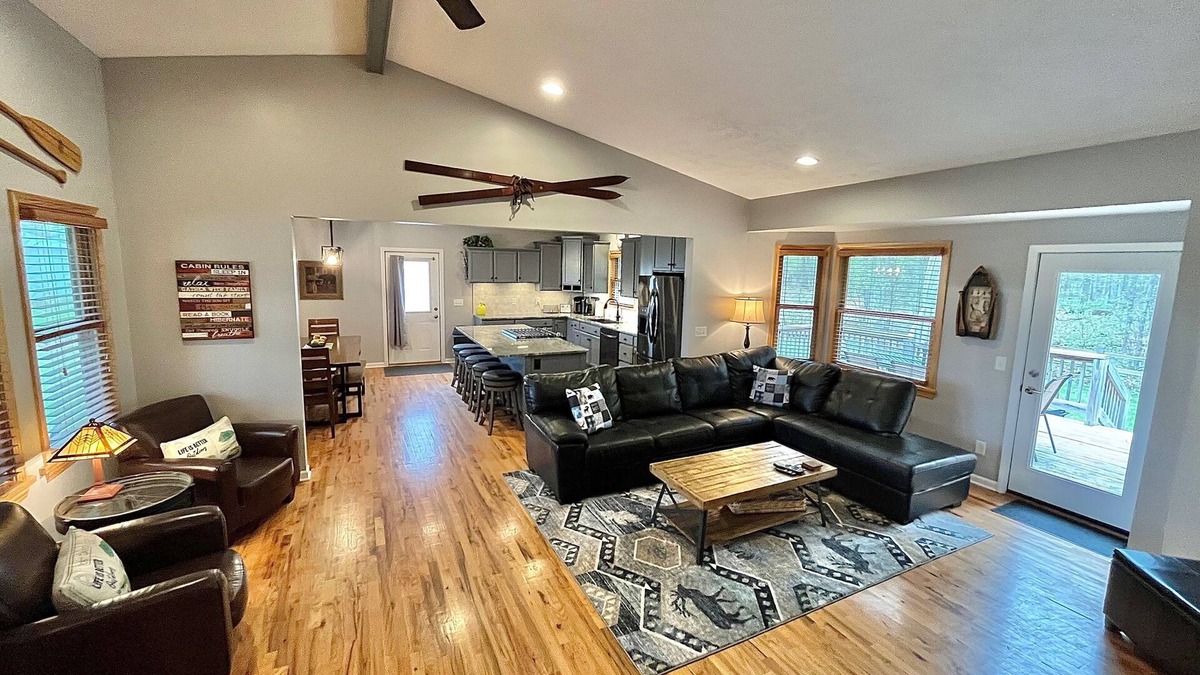 Thompsonville House | Gorgeous Lemon Lodge 1mile to Crystal Mtn, 4Bed+2Ba+2Family Rms+Game Rm+Pets Ok!