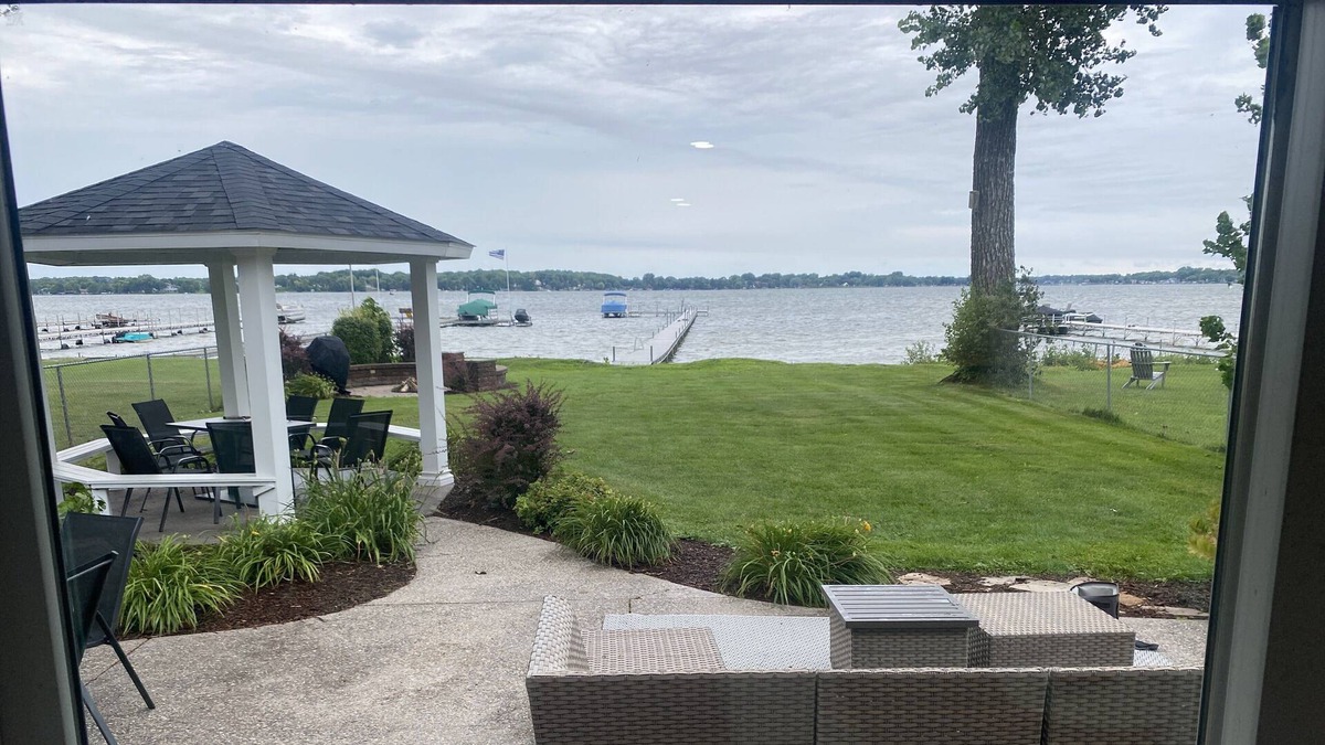 Forest Lake House | Gorgeous Level Lakefront Retreat
