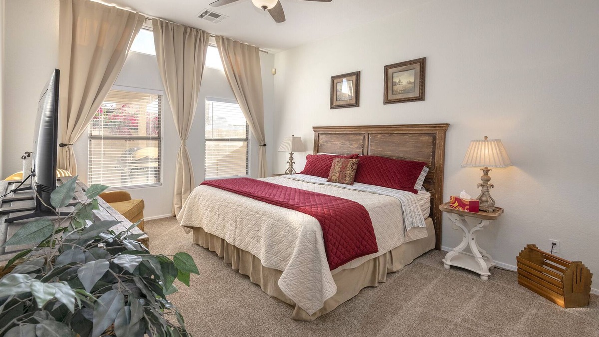 East Mesa House | Gorgeous Listing - with HEATED pool/Hot Tub and 2 car garage