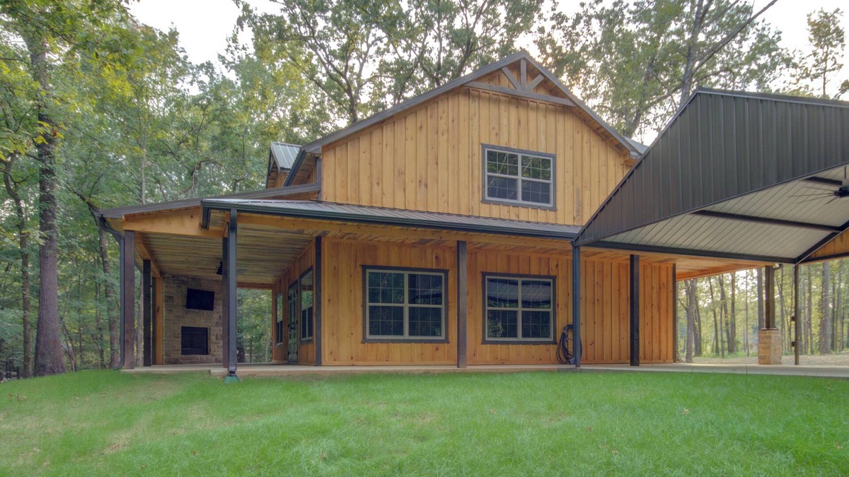 Redlick Cabin | Gorgeous lodge tucked away in Texarkana - 3 bedrooms available