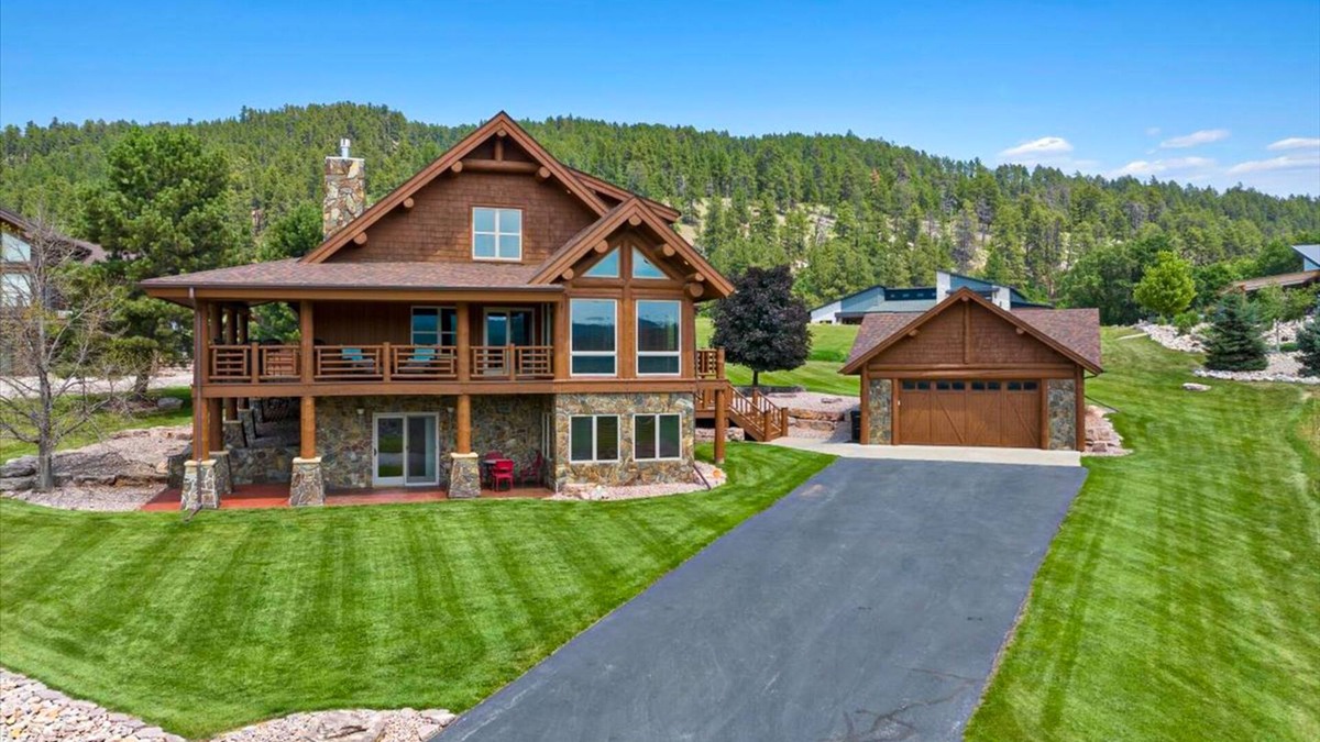 Sturgis Cabin | Gorgeous lodge with mountain views, fireplace, game room, hot tub & grill