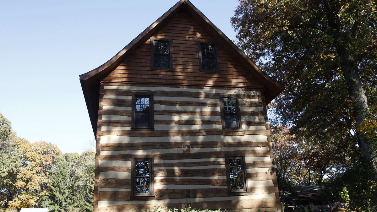 Bernville Cabin | Gorgeous Log Cabin retreat on 30 acre farm; 5 minutes from Blue Marsh Lake.