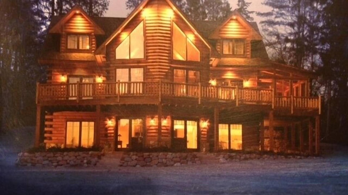 Waupaca House | Gorgeous Log & Glass Home On Large Sunny Waterfront Lot, Waupaca Chain O' Lakes